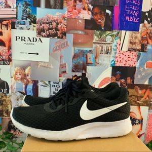 Nike Womens Tanjun Black & White Sneaker